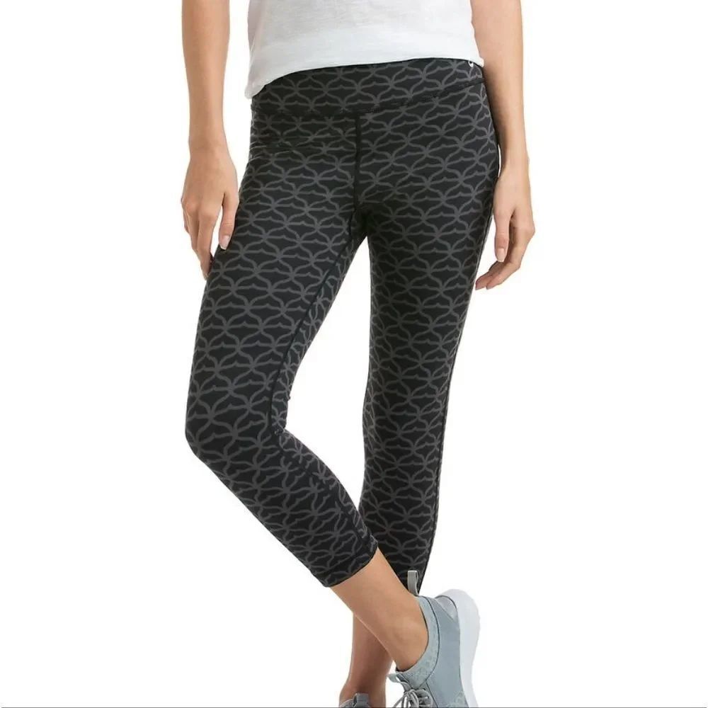 Vineyard Vines Cropped Whale Tail Leggings size medium SALE!